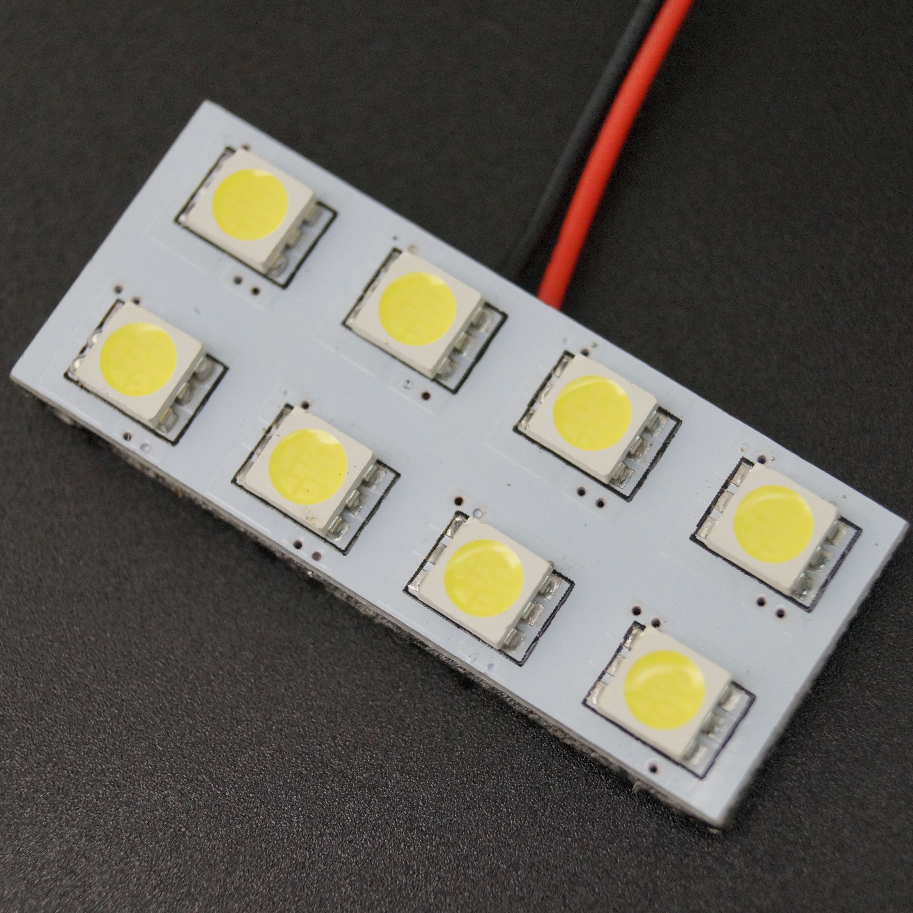 インテリアドームマップドアライトの12V LED電球の交換